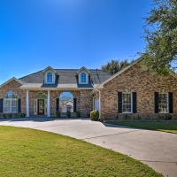 Abilene Home with Backyard and Grill Walk to ACU, hotel dekat Bandara Regional Abilene - ABI, Abilene