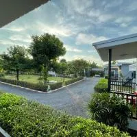 Baan Ruay Suk Resort, Lopburi, готель у місті Лопбурі