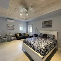 Nicoles Nest Brand New Exquisite Studio Hideaway, hotel v destinaci Freeport