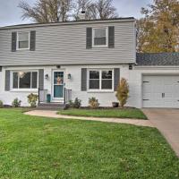 Updated Omaha Home with Patio and Private Yard!、Millardのホテル