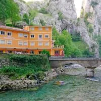 Hostal Poncebos, hotel di Poncebos