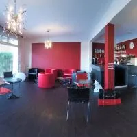 Contact Hôtel du Cerf, ξενοδοχείο σε Chateau-Gontier