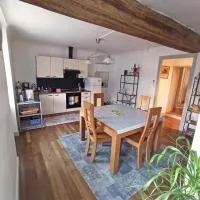Bel appartement indépendant centre de Magny-Cours avec parking, Hotel in Magny-Cours