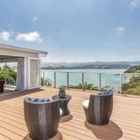 Whitby sea view, hótel í Porirua
