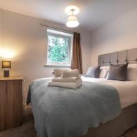 Spacious 3 Bedroom House Sleeps 6 People, hotel in Wokingham
