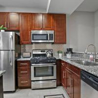 4BR Coach House - Exceptional in West Town - May CH