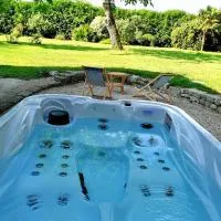 Gîte dans une ambiance végétale avec Spa privatif, hotel di Jazennes