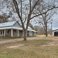 Traditional Southern House with Front Porch!, hotel perto de Aeroporto Anderson - AND, Anderson