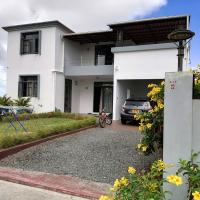 5 bedrooms house with enclosed garden and wifi at Plaine Magnien 5 km away from the beach โรงแรมใกล้สนามบินนานาชาติเซอร์ ซีวูซากูร์ รามกูลัม - MRUในPlaine Magnien