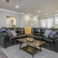 Beautifully Decorated New Home, King Bed, Washer/Dryer & Fully Stocked Kitchen, khách sạn ở Canyon