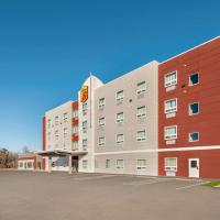 Super 8 by Wyndham Thompson, hotel near Thompson Airport - YTH, Thompson