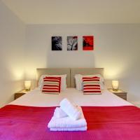 MBiZ House - Newly refurbed, Sleeps 9, En-suite