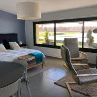 Gite-Grand studio contemporain proche Toulouse dans domaine Equestre, hotel u gradu Bouloc