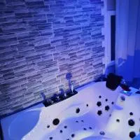 Chambre meublée indépendante, jacuzzi dans la chambre à 60110 Amblainville près de Paris, hotel u gradu Amblainville