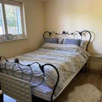 Lovely double bedroom rental with free parking