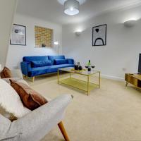 Elphick - Cosy Home with Free Parking, Wifi, Netflix, perfect for exploring the Cotswolds, hotel in Cirencester