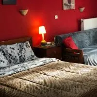Alexandros Guesthouse، فندق في أورما