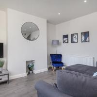 Superb 2 Bed House with Parking & Wifi Sleeps 4