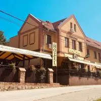 Libra Hotel, hotel u gradu Verešeđhaz