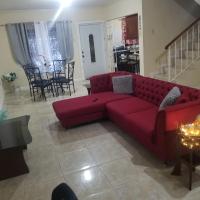 Beautiful 3-bedroom townhouse in Mandeville., hotel in Mandeville