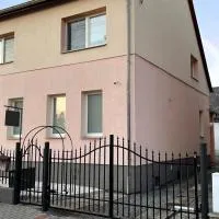 Penzion Hedvika، فندق في Kravaře