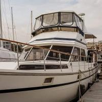 2BR Spacious & Comfy 43' Yacht - Heat & AC - On the Freedom Trail - Best Nights Sleep, מלון ב-צ'רלס טאון, בוסטון