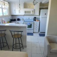 Hastings Towers 4D - Studio Apt Opp Beach, hotel in Hastings, Bridgetown