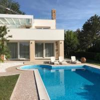 Beautiful Modern Villa In Isola Albarella