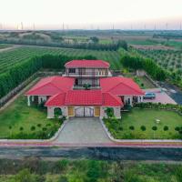 Desert Palms by StayVista in Kutch, nestled in orchards, features a swimming pool and a scenic balcony for a serene getaway, ξενοδοχείο κοντά στο Αεροδρόμιο Kandla - IXY, Shinaya