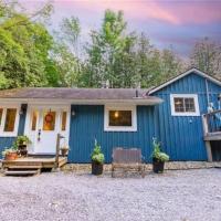Rustic Waterfront Country Home near Lake Chemong, hotel in Lakefield