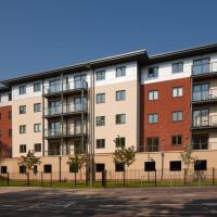 Continental Apartments Farnborough Centre with Free Wi-Fi, Parking & NETFLIX