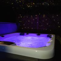 The Gathering @ Liver House - Hot Tub - Near Liverpool - Sleeps Up To 20, hotel in Rock Ferry