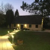 Logis Hotel Le Val Sarah, hotel i Bardouville