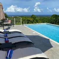 RunAway to Tranquility, overlooking the Bay, hotel di Runaway Bay