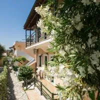 Lora Apartments & Studios with Balcony in Ipsos Corfu, khách sạn ở Ýpsos
