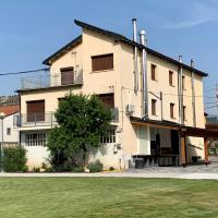 Cal Canal, hotel near Pyrenees-La Seu d'Urgell Airport - LEU, Montferrer