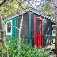 Hibiscus Coffee & Guesthouse, хотел в Санта Роса Бийч