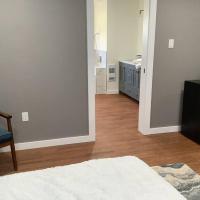 Lovely 1-Bedroom Apartment in Fredericton South.，弗雷德里克頓的飯店