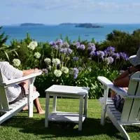 Kākā Ridge Retreat Luxury Cottage, hotel i Tawharanui
