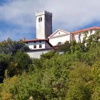 Hiša v Travniku, hotel in Šmartno