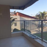 Large 4 bedroom apartement in central rehovot., מלון ברחובות