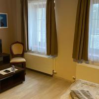 4rooms, hotel in Roztoky