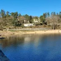 T2 tout confort, parking gratuit, vue lac et nature、ルヴェルのホテル