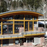 The Estate at Royer Falls by Exceptional Stays, hotel in Telluride