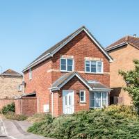 Lovely Detached 3 Bed House - Parking - Garden