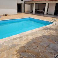 Linda casa com piscina em Santa Fé, hotel in Santa Fé do Sul