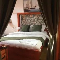 4REST VILA, hotel di Pag