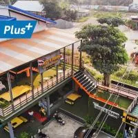 First and Frang Hotel - Koh Phangan โรงแรมในท้องศาลา