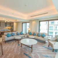 Luxurious 5 Bedroom Apartment - Full Ocean view, hotel in Al Aqah