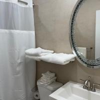 Luxury apartments NY 4 Bedrooms 3 Bathroom Free Parking, hotel in Williams Bridge